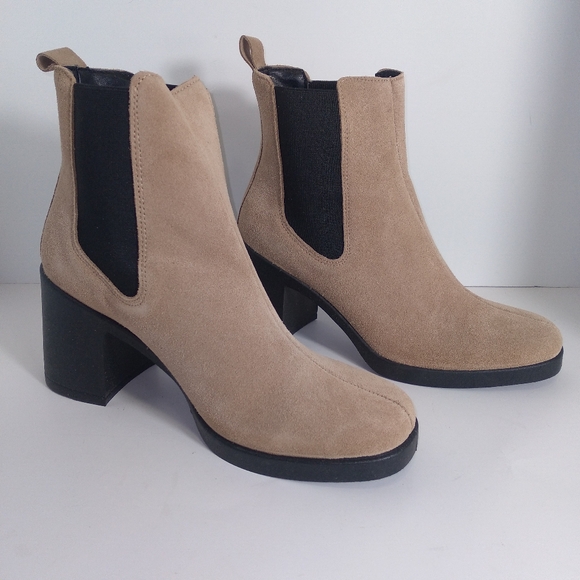 Steve Madden Match Suede Taupe Chelsea Ankle Boots Women's Size- 11 - Picture 1 of 7